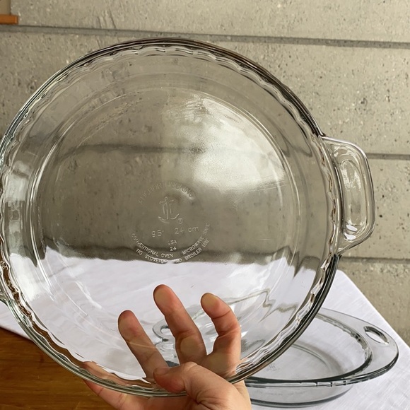 Anchor Hocking Pie Dishes with Handles Bundle of 2 - Picture 7 of 8